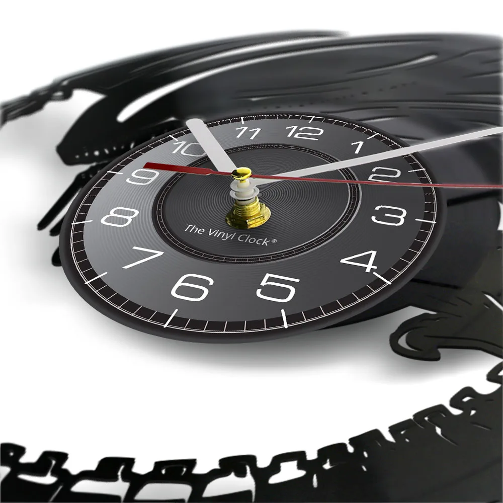 Intelligent Beings Alien Horror Xenomorph Baby Vinyl Record Wall Clock Extra-terrestrial Facehugger Modern Silent Wall Watch - Image 3