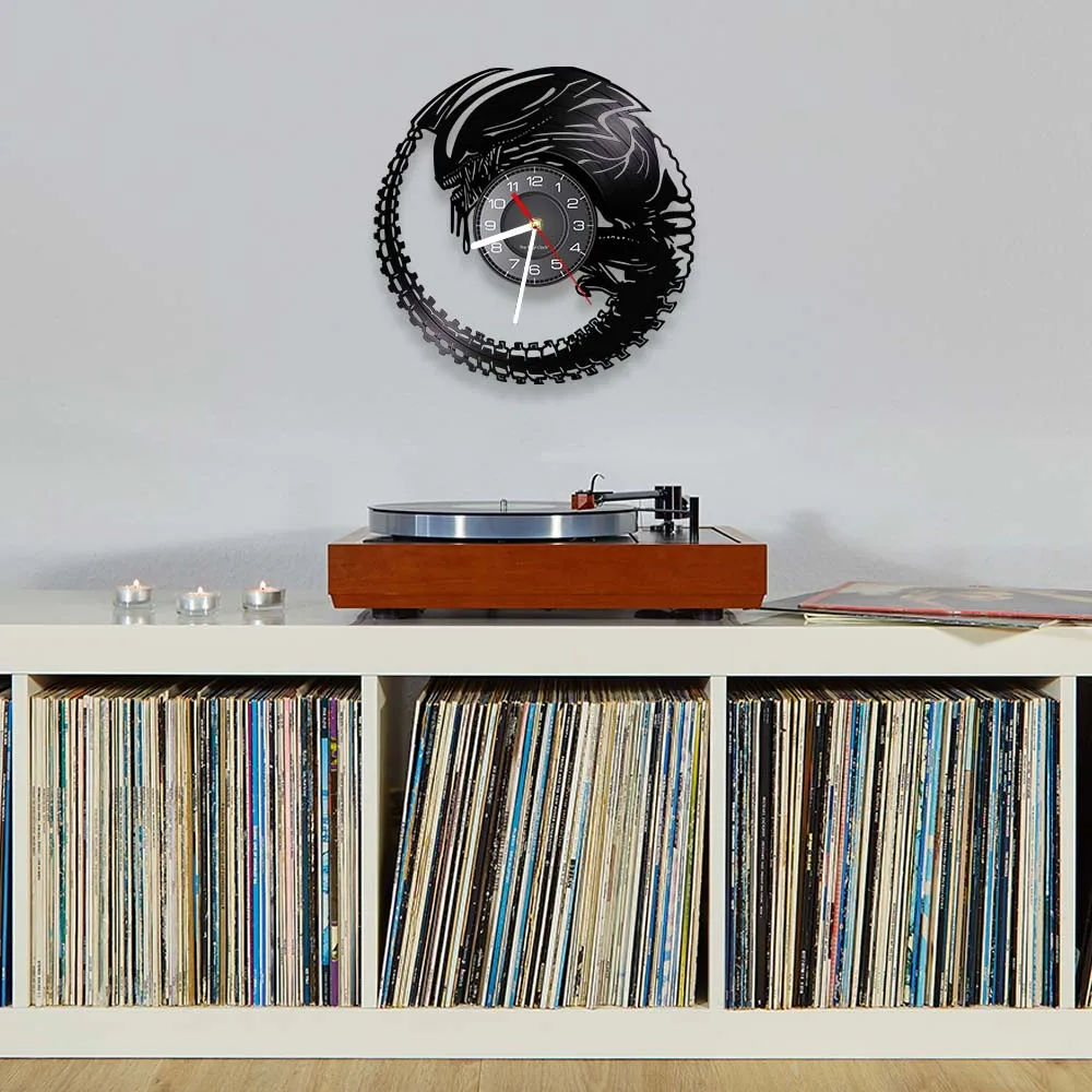 Intelligent Beings Alien Horror Xenomorph Baby Vinyl Record Wall Clock Extra-terrestrial Facehugger Modern Silent Wall Watch - Image 4