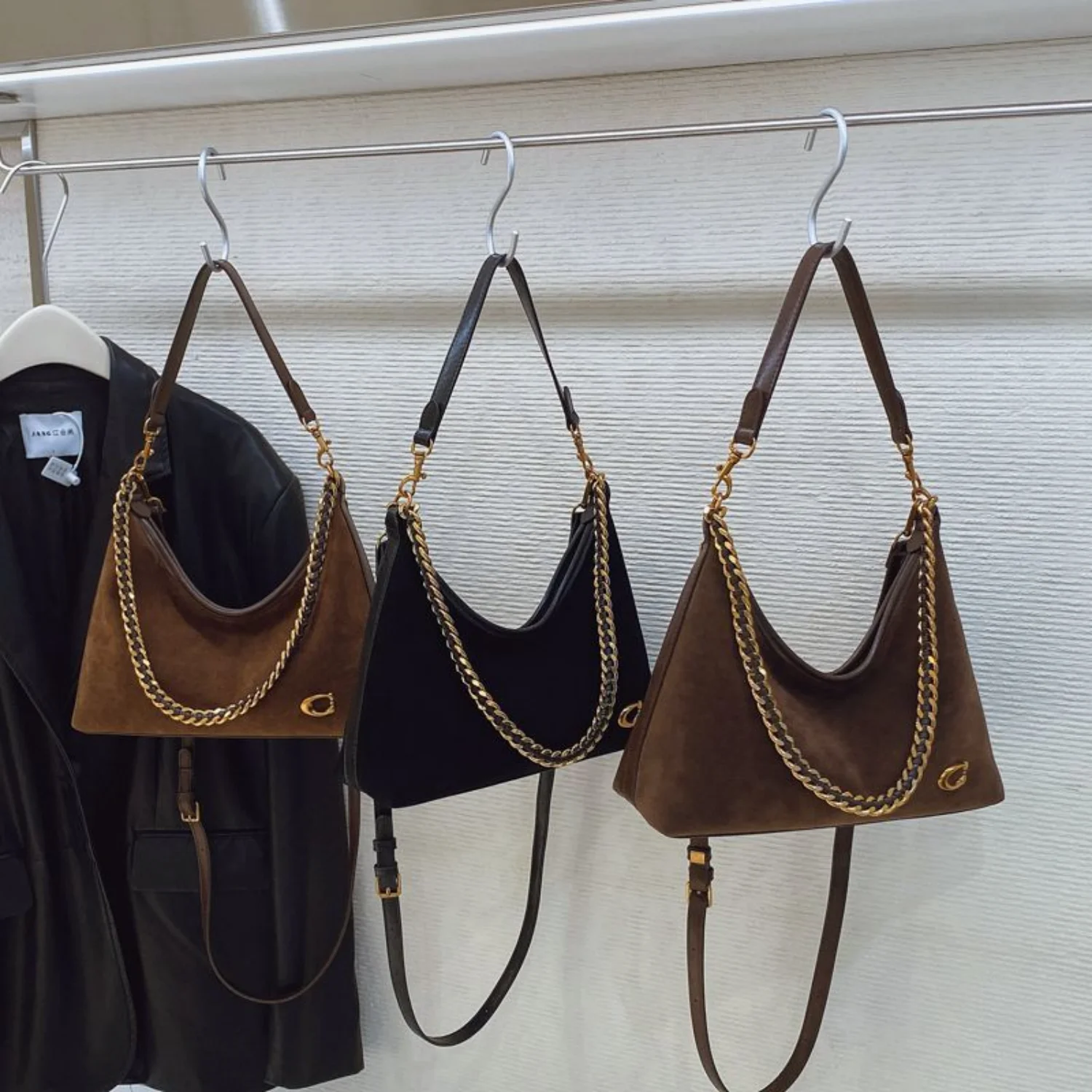 Women's New Light Luxury Fashionable High-End Black Suede Shoulder Crossbody Bag,Versatile for Commuting,Large Capacity Tote Bag - Image 4