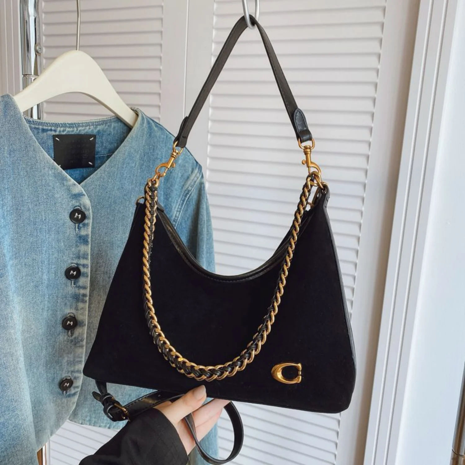 Women's New Light Luxury Fashionable High-End Black Suede Shoulder Crossbody Bag,Versatile for Commuting,Large Capacity Tote Bag - Image 5