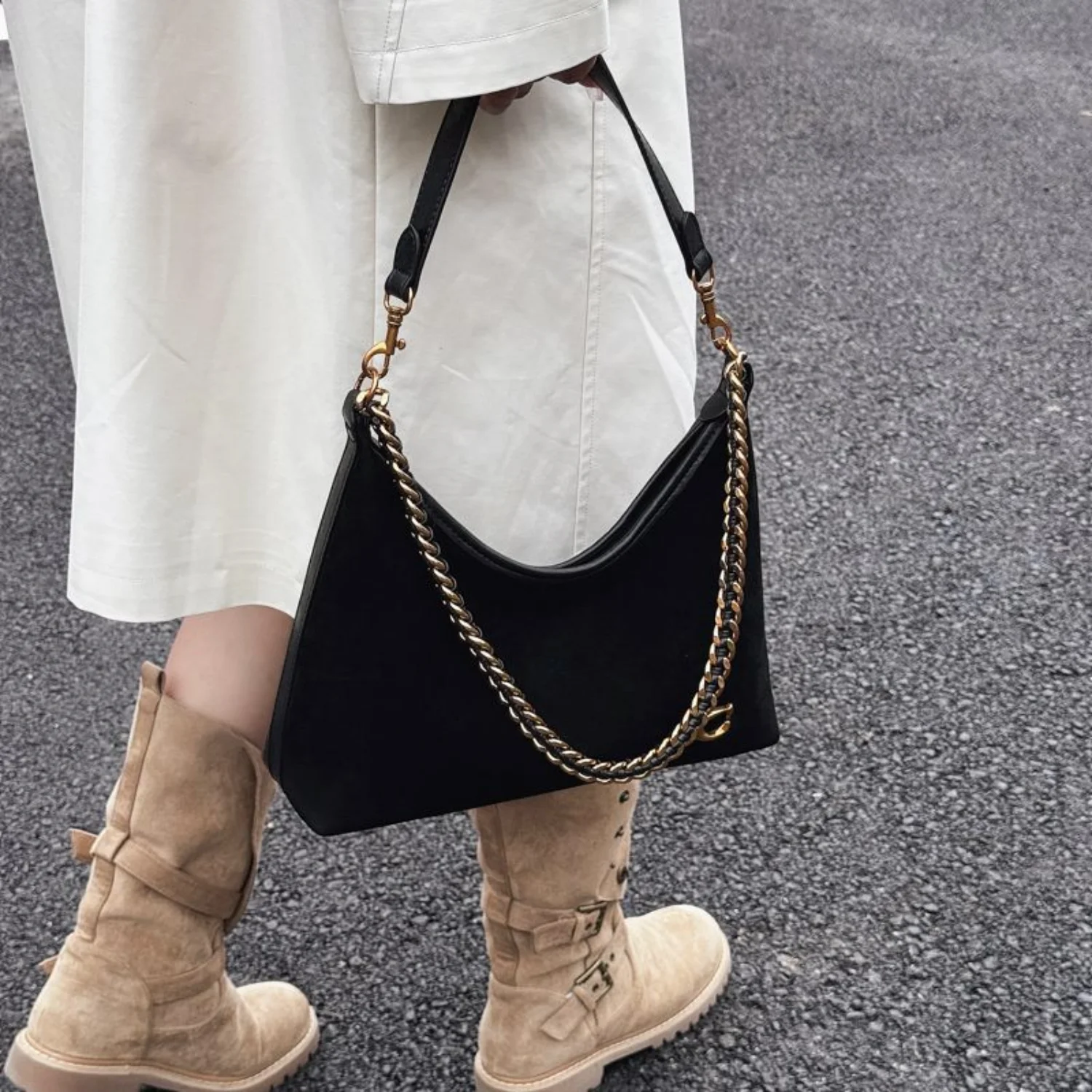 Women's New Light Luxury Fashionable High-End Black Suede Shoulder Crossbody Bag,Versatile for Commuting,Large Capacity Tote Bag - Image 6